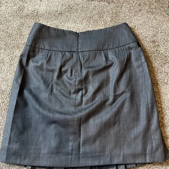 Vintage Gray Pleated Skirt with Black Ribbon Detail - Picture 6 of 6